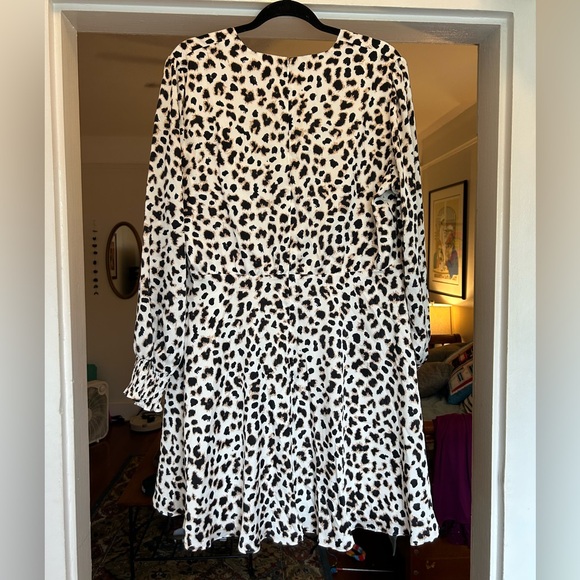 🐆 Express Long Sleeve V-Neck Dress - Size XL - White Leopard - Picture 2 of 7